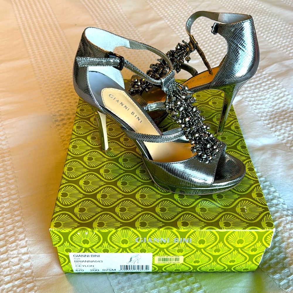 Gianni Bini metallic beaded platform heels 7.5